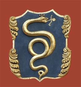 Прага. Старое Место. Домовый знак У Золотого змея. ул. Лилиова 17. U Zlateho hada. Фото Галины Пунтусовой